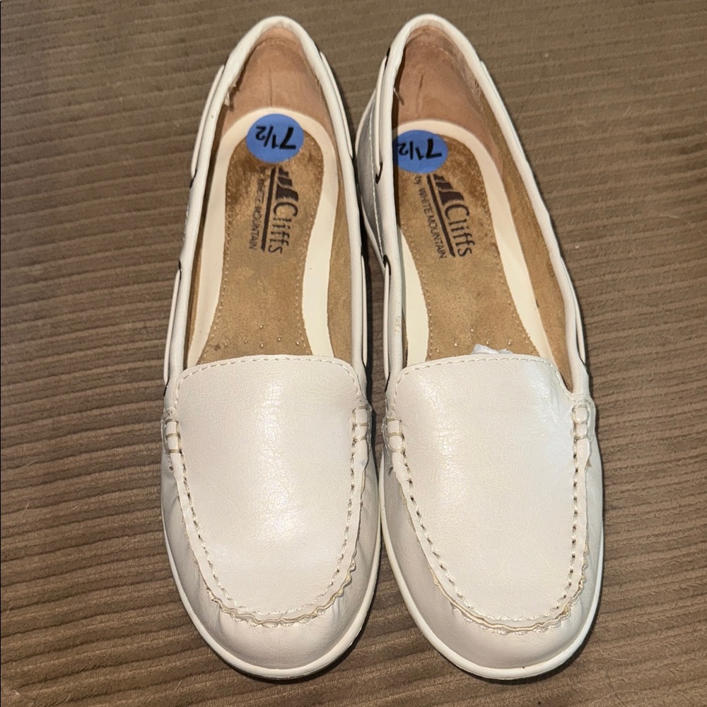 Cliffs by White Mountain Women's Cream Loafers